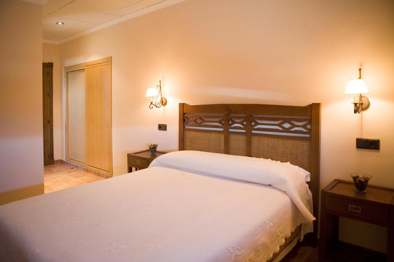 Hotel-Restaurante Cerrillo San Marcos Diezma ภายนอก รูปภาพ