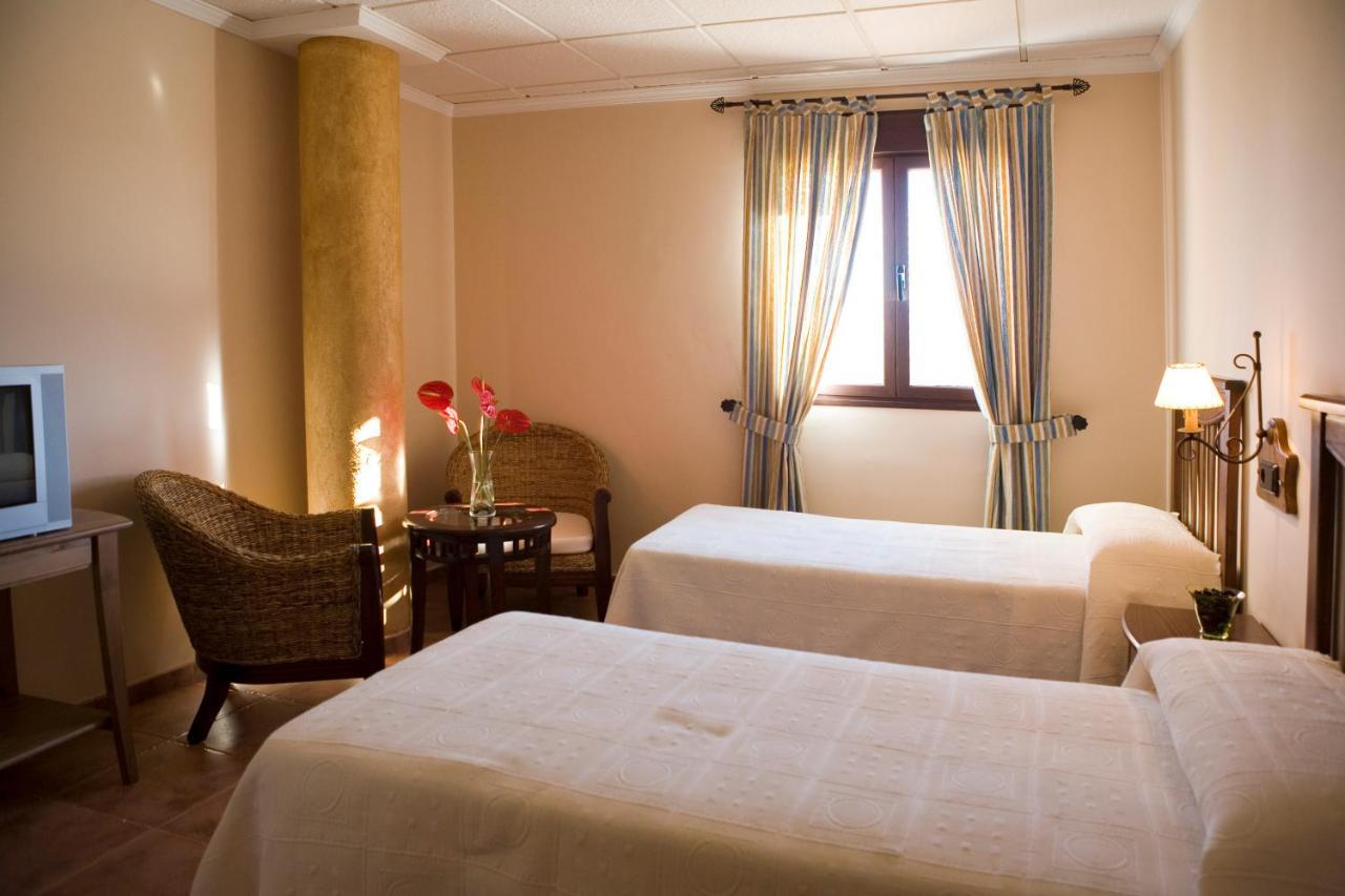 Hotel-Restaurante Cerrillo San Marcos Diezma ภายนอก รูปภาพ
