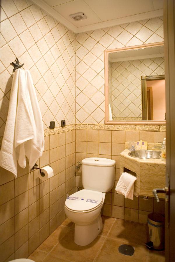 Hotel-Restaurante Cerrillo San Marcos Diezma ภายนอก รูปภาพ
